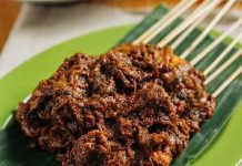 Gimana Kalau Kerang Jadi Sate? Bisa? Bisa! Namanya jadi Sate Kerang Foto: Instagram @satekerangrahmat